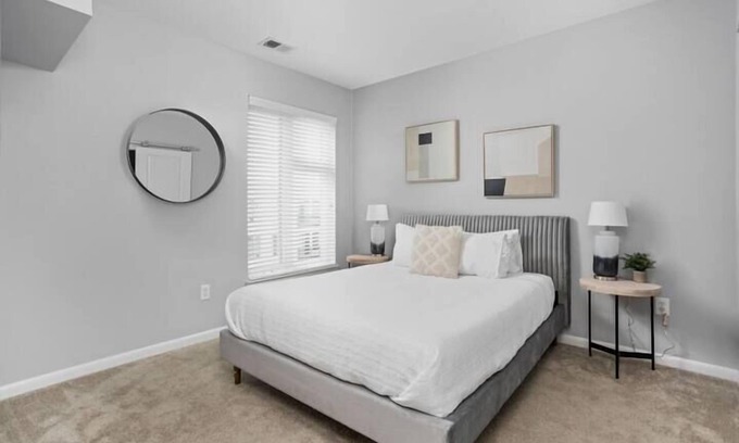 Cole-Noble District Apartment | CozySuites l Roomy 1BR, Monument Circle, Indy