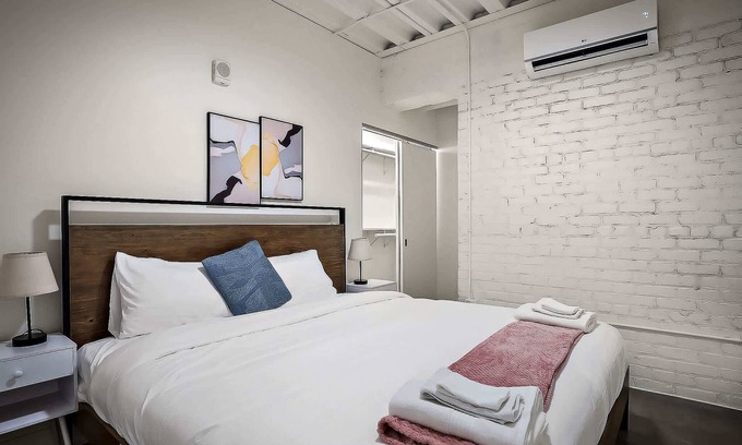 Warehouse District Apartment | CozySuites NLG - Modern 1BR condo #31