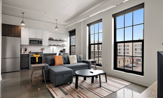 Warehouse District Apartment | CozySuites NLG - Modern 2BR condo #15