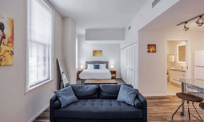 Downtown Cincinnati Apartment | CozySuites Sky Central #17