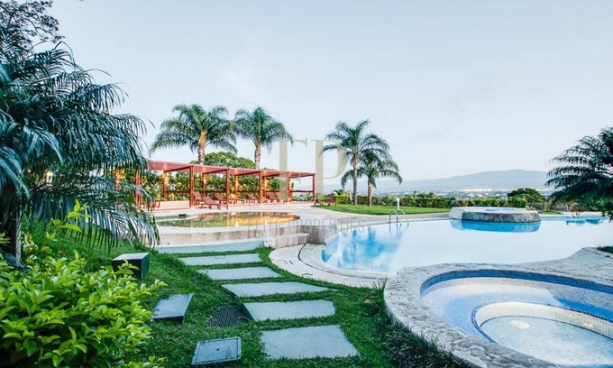 Santa Ana Apartment | CR MARIPOSA RENTALS Comfortable penthouse, AC, pool, gym, tennis