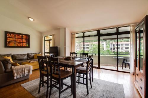 Santa Ana Apartment | CR MARIPOSA RENTALS lakeview, spacious penthouse with office, pool, gym, Jacuzzi