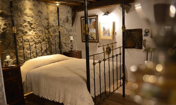 Alona House | Crambero Suites