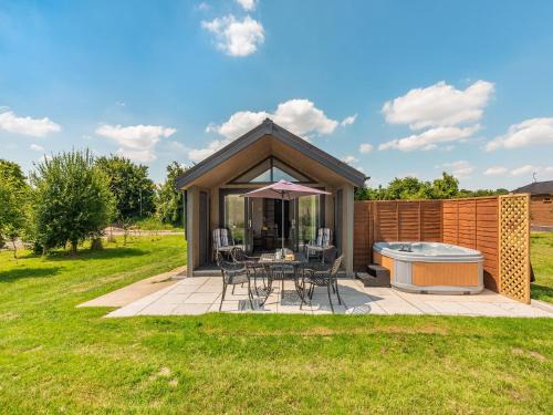 East Woodyates House | Cranbourne Chase Stargazer - Ukc6914