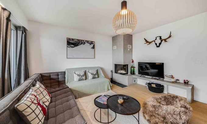 Noes Apartment | Crans center with fireplace and parking