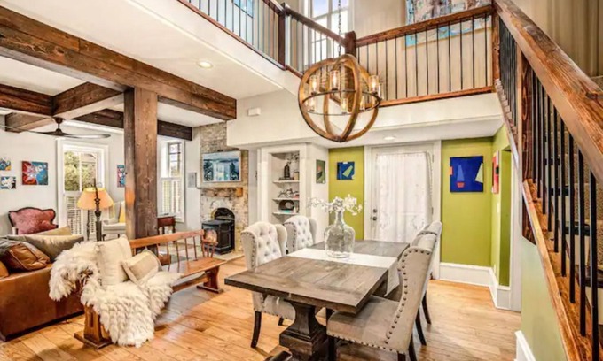 Milwaukee House | Cream City Inn & Gallery - Historic Brewers Hill