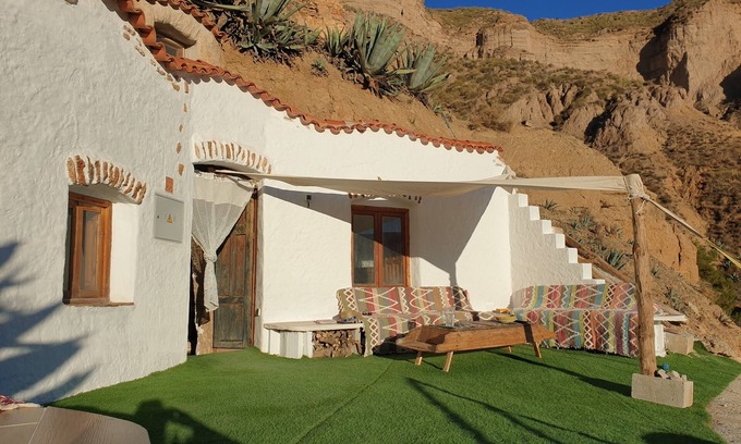 Gorafe House | Creatively designed CaveHouse with jacuzzi