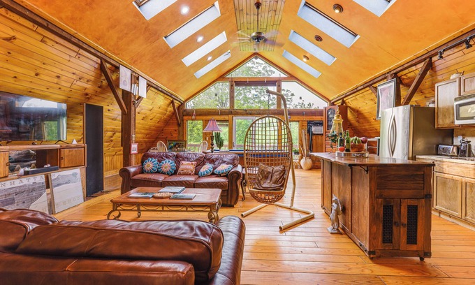 Auburn Apartment | Creativity Nook: Rustic Studio 2 Mi to Owasco Lake