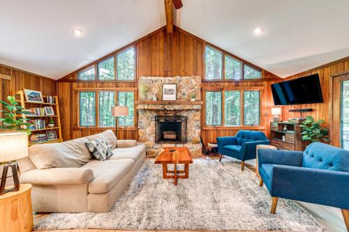Pocono Pines House | Creek Access and Deck Family Pocono Pines Cottage