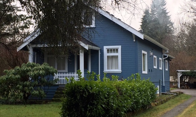 Courtenay House | Creekbanks Cottage - a nature-lover's retreat