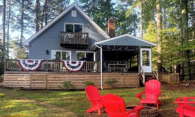 Reedville Cottage | CreekFront/Kayaks/Float Mat/Paddleboard/PrivateDock/10MinDrivetoMainStReedville