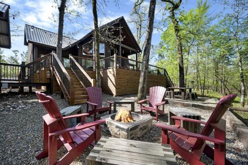 Hochatown House | Creekside Cabin Perfect for Family Getaways in Broken Bow, Oklahoma