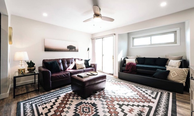 Sheridan House | Creekside Central to Downtown Fairgrounds Hospital