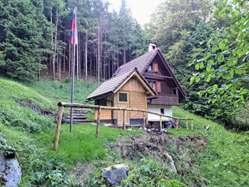 Zabreznica Ski Chalet | Creekside chalet