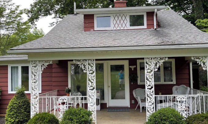 Carlton Cottage | CREEKSIDE COTTAGE WITH WATER ACCESS, LARGE LOT WITH CAMPFIRES AND LOTS OF CHARM