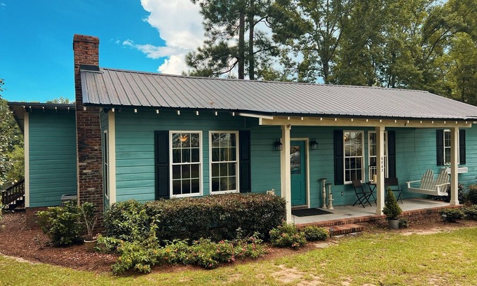 Sardinia Cottage | Creekside Country Cottage- minutes away from I-95