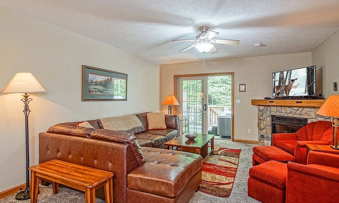 Snowshoe House | Creekside E17, Frisco Kid Retreat Jacuzzi Sleeps 11