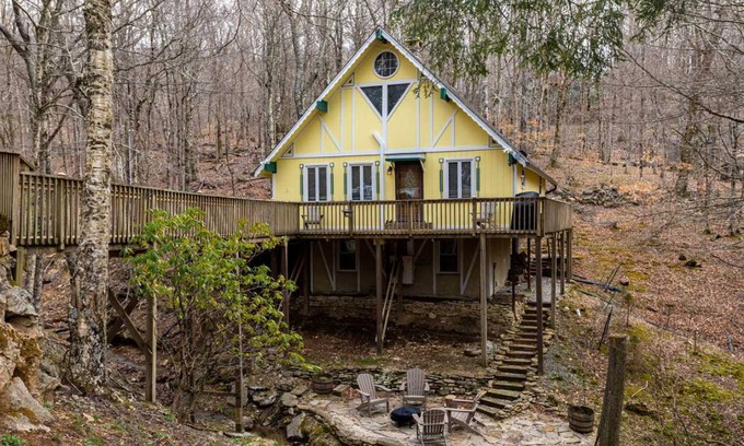Beech Mountain House | Creekside Happiness