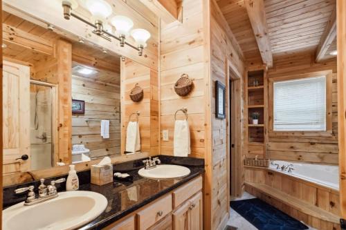 Todd House | Creekside Hideaway