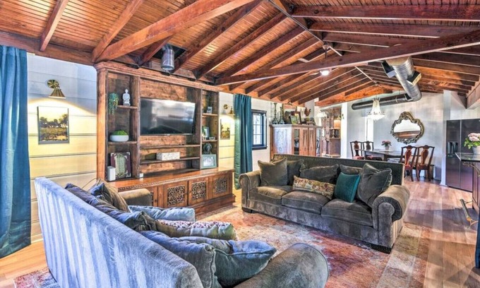 Dickinson House | Creekside house with Hot tub on 1 Acre