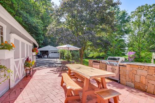 Milford Apartment | Creekside Milford Studio with Gas Grill and Mtn Views!