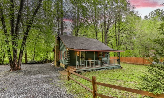 Cashes Valley Cabin | Creekside Reflections