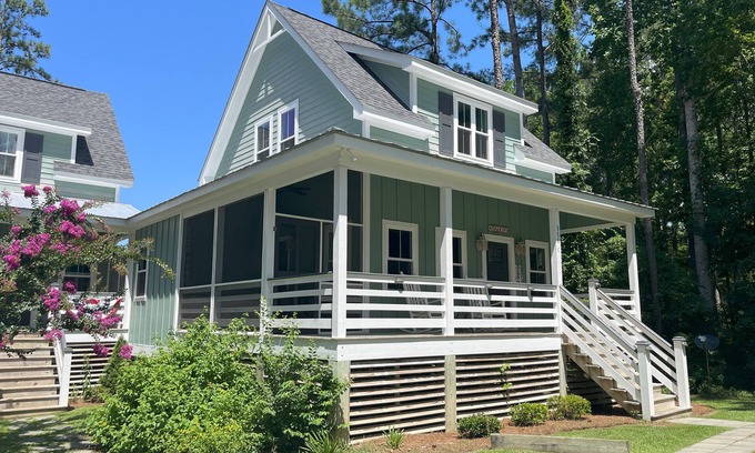Minnesott Beach Cottage | Creekside - Your family retreat!