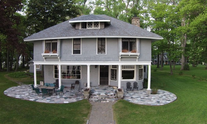 Waverly Beach Cottage | Crescent Beach (Ontario/Buffalo) Lake Front Cottage - 3 bedroom - sleeps 6
