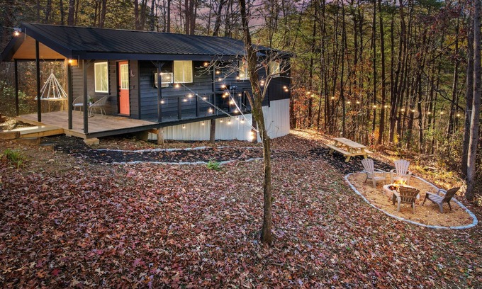East Ellijay Cabin | CRESCENT MOON CABIN - cozy, peaceful, secluded! Close to DT Ellijay&Blue Ridge!