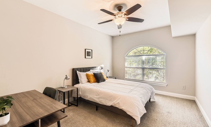 SoNo Apartment | Crest at Midtown 4505 l 1 Bedroom 1 Bathroom