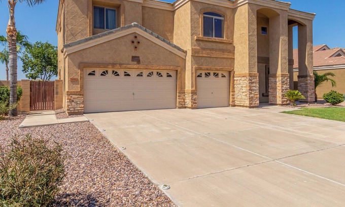 Florence House | Crestfield Manor Country Oasis