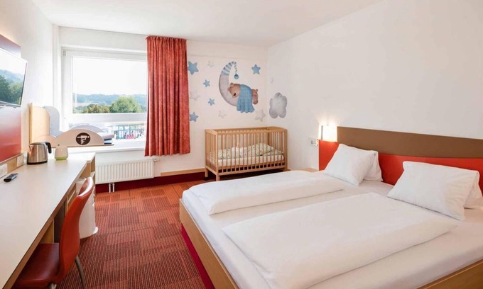 Sebersdorf House | Crib room on the spa side 2-3 nights - H2O Hotel Therme Resort