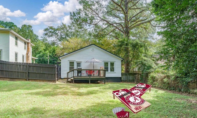 Northport House | Crimson Tide Cottage- 2 King Beds- 2.5 miles to UA