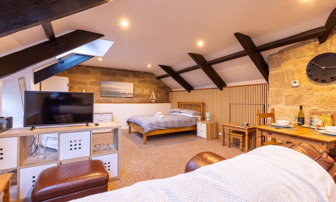 Warkworth Cottage | CROSS HOUSE APARTMENT Dog Friendly Barn Conversion in the Heart of Warkworth