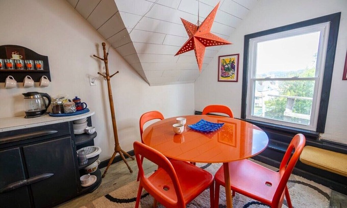 Homestead Apartment | Crow's Nest Crash-Pad