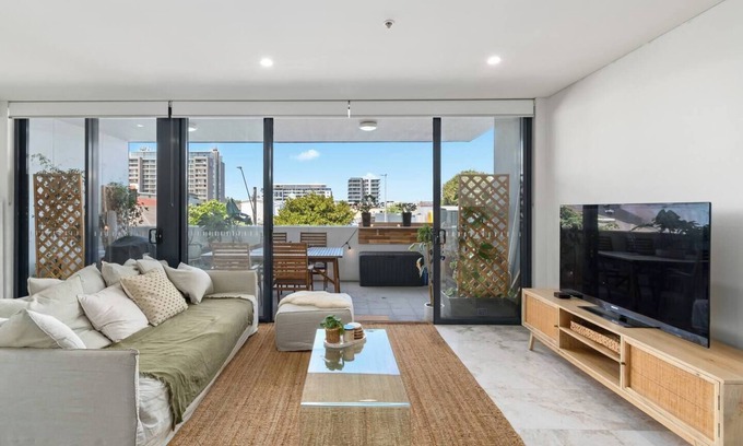 Wollongong Apartment | Crown Beach Escape Stylish Comfort by the Sea