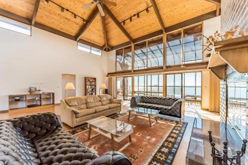 Crescent City North House | Crown of the Coast