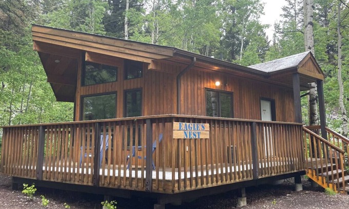 Crowsnest Pass Cabin | Crowsnest River Chalet - Eagle