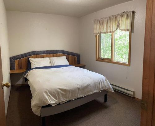 Crowsnest Pass House | Crowsnest River Chalet - Wolfs Den
