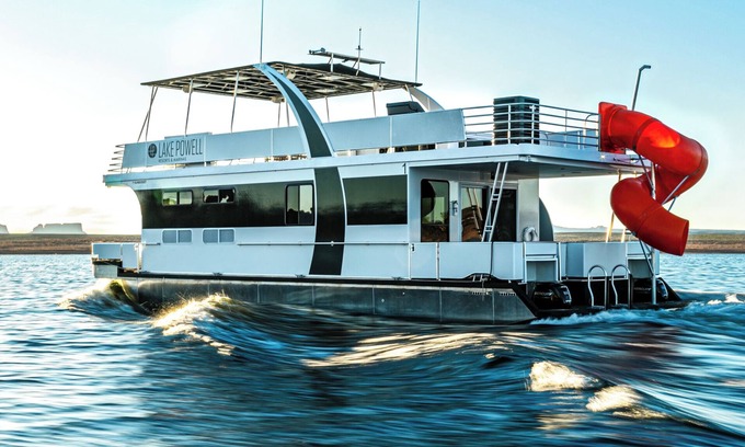 Wahweap Boat Rental | Cruise into Paradise: Lake Powell Houseboat Escape!