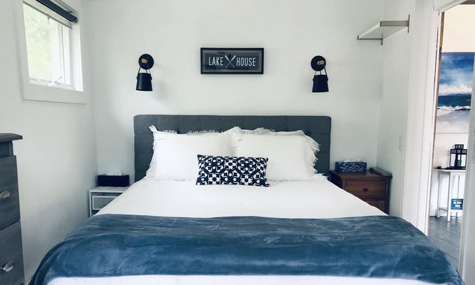 Crystal Beach House | Crystal Cambridge Cottage - 5 min walk to the beach & local eateries!