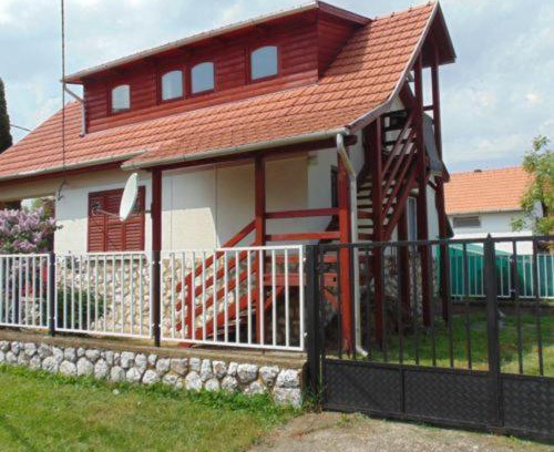 Zsorifurdo Apartment | Csipkerózsa Vendégház