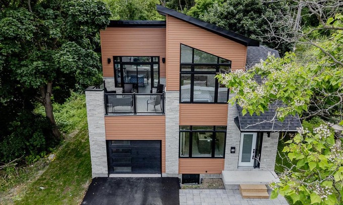 Belleville House | Custom built house near Prince Edward County