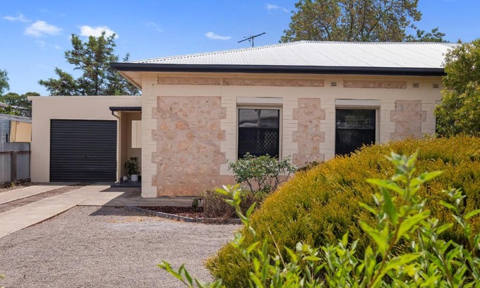 Murray Bridge House | Cute and Cosy - events, workers, getaways