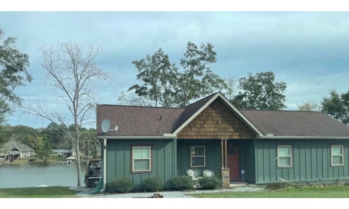 Andalusia House | Cute and Cozy Lakehouse