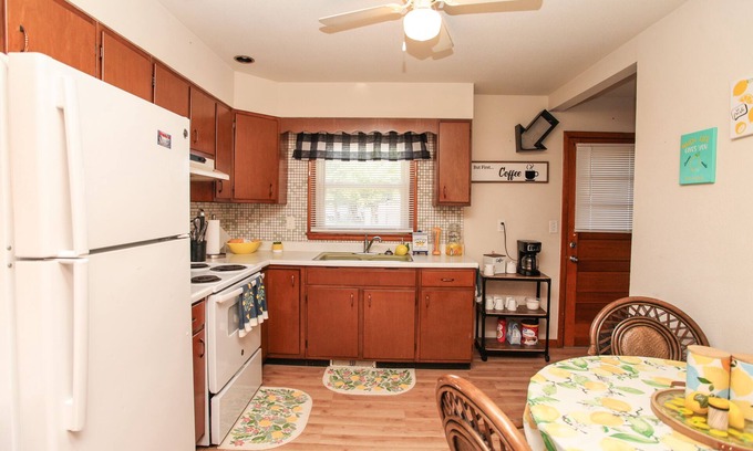 Lincoln House | Cute and Spacious One month min. rental
