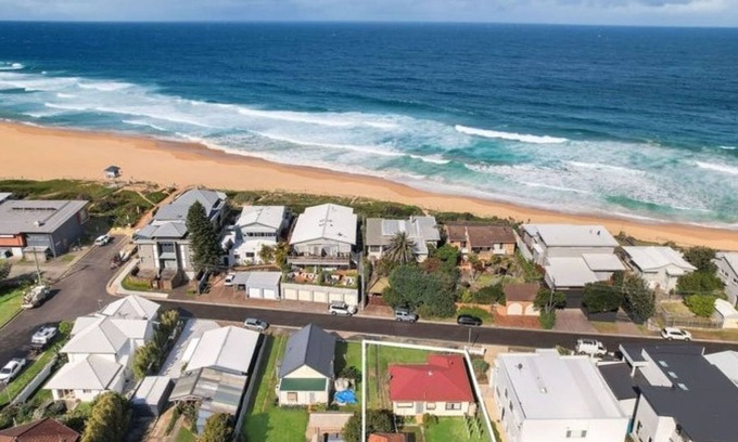 Wamberal Apartment | Cute Beach Escape 50m to Wamberal Beach