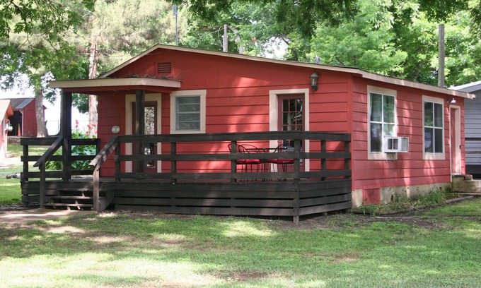 New Braunfels House | Cute cabin on beautiful 2.5 Acres along the Guadalupe River