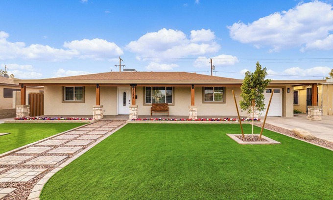 North Mountain House | Cute Casa! 3 Bed/2 Bath/Game room- Sleeps 10!