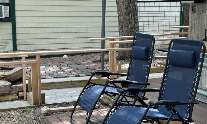 San Marcos House | Cute Casita . near river tubing. room service. dog friendly. quiet area